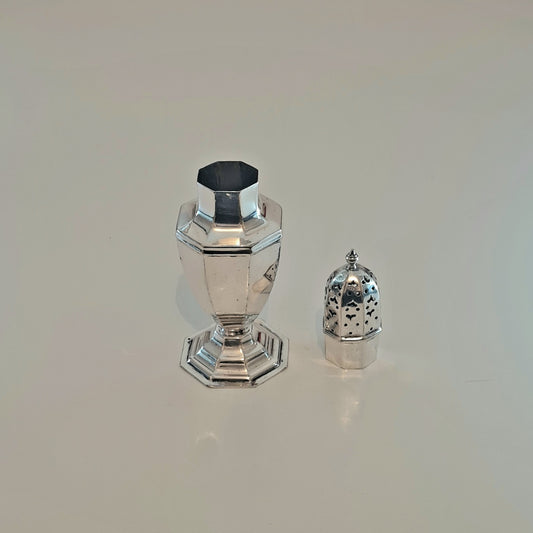 Spargizucchero/sugar shaker in Sheffield