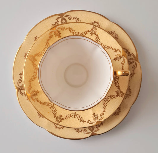 Tea trio Roslyn China 1940