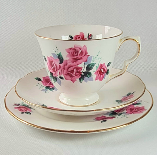 1 tea trio +  lattiera + piatto torta - Royal Osborne