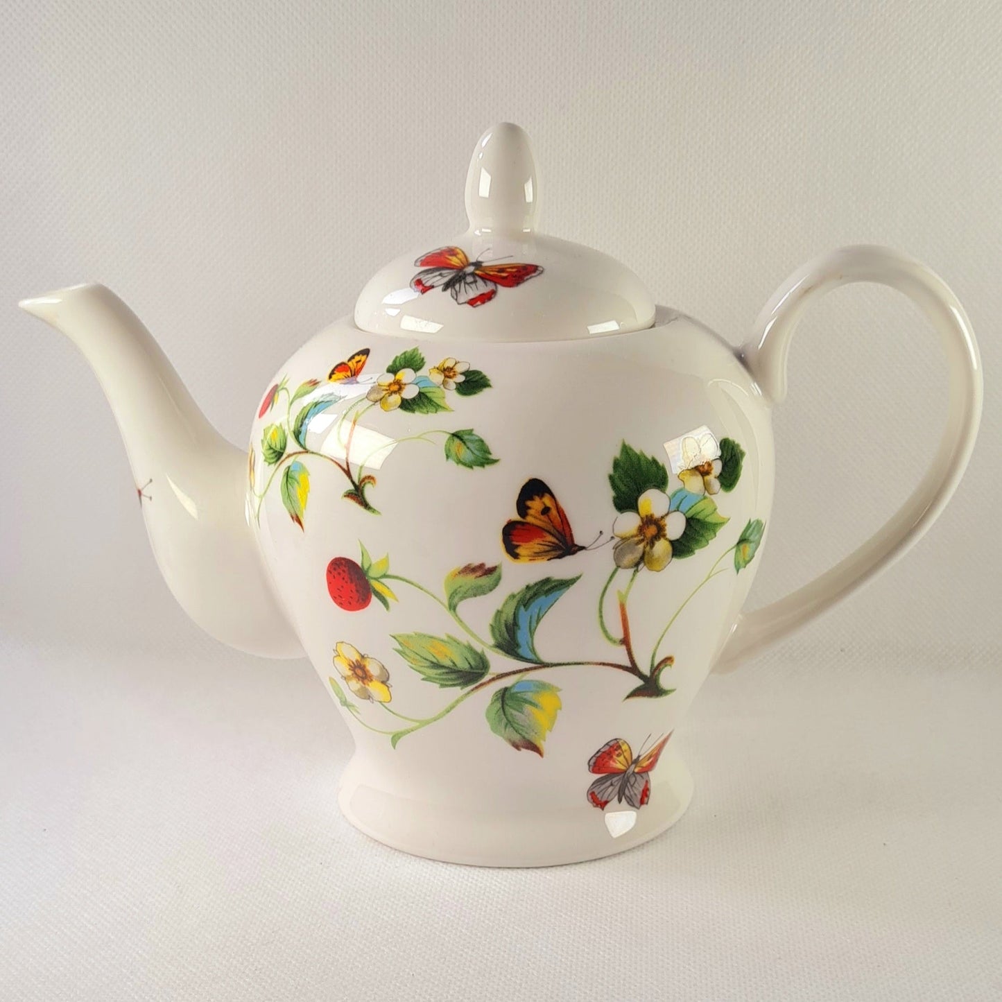 White teapot flowers