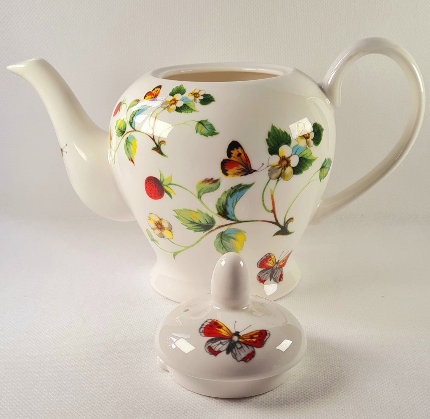 White teapot flowers