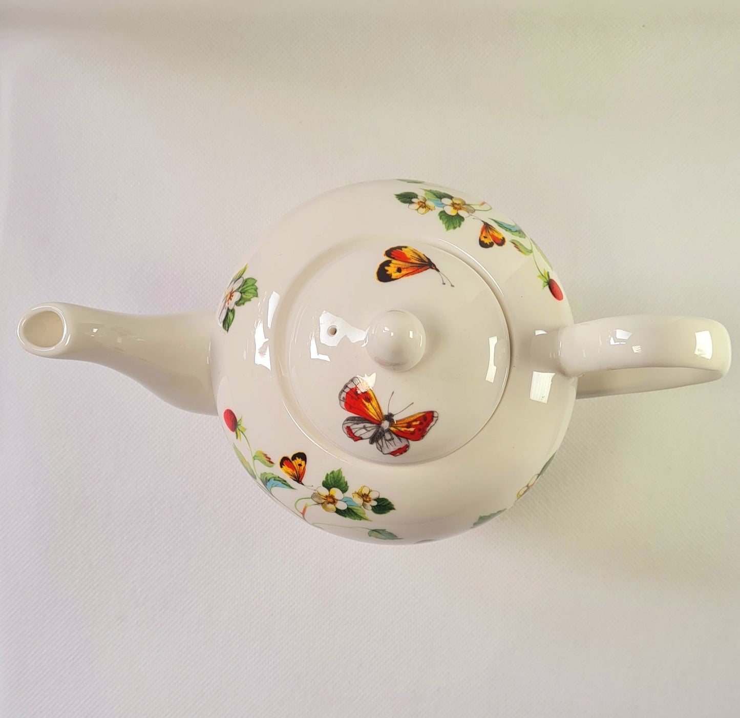 White teapot flowers