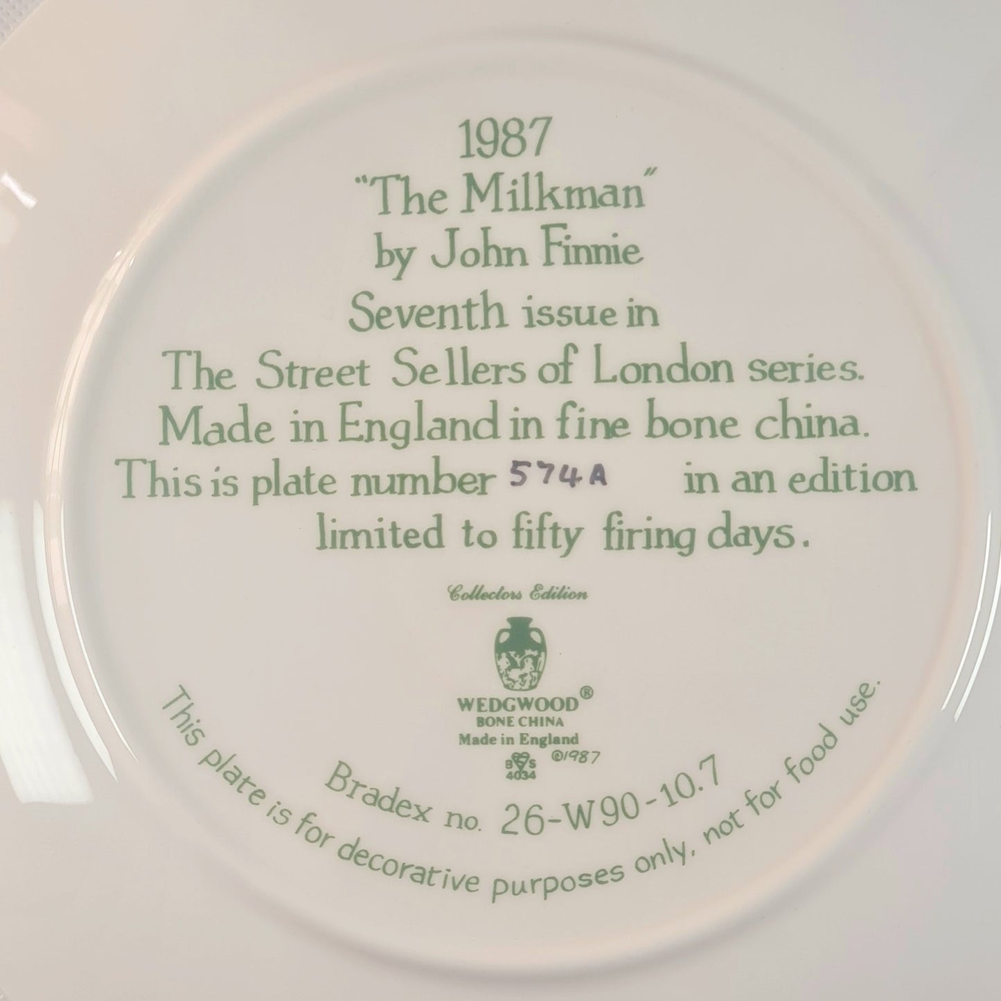 Servizio di 7 piatti da collezione Wedgwood- serie "The Street Sellers of London Series"