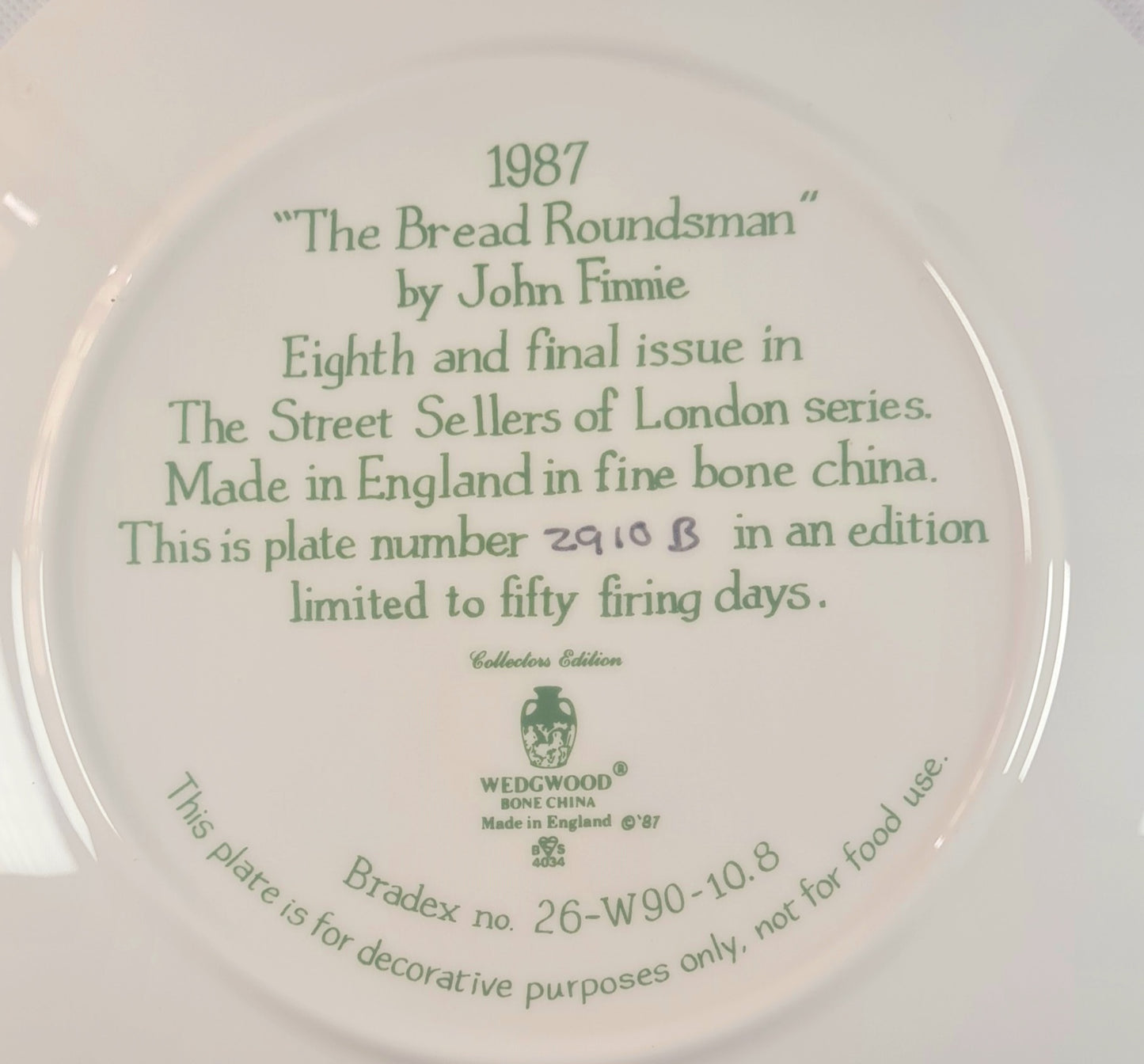 Servizio di 7 piatti da collezione Wedgwood- serie "The Street Sellers of London Series"