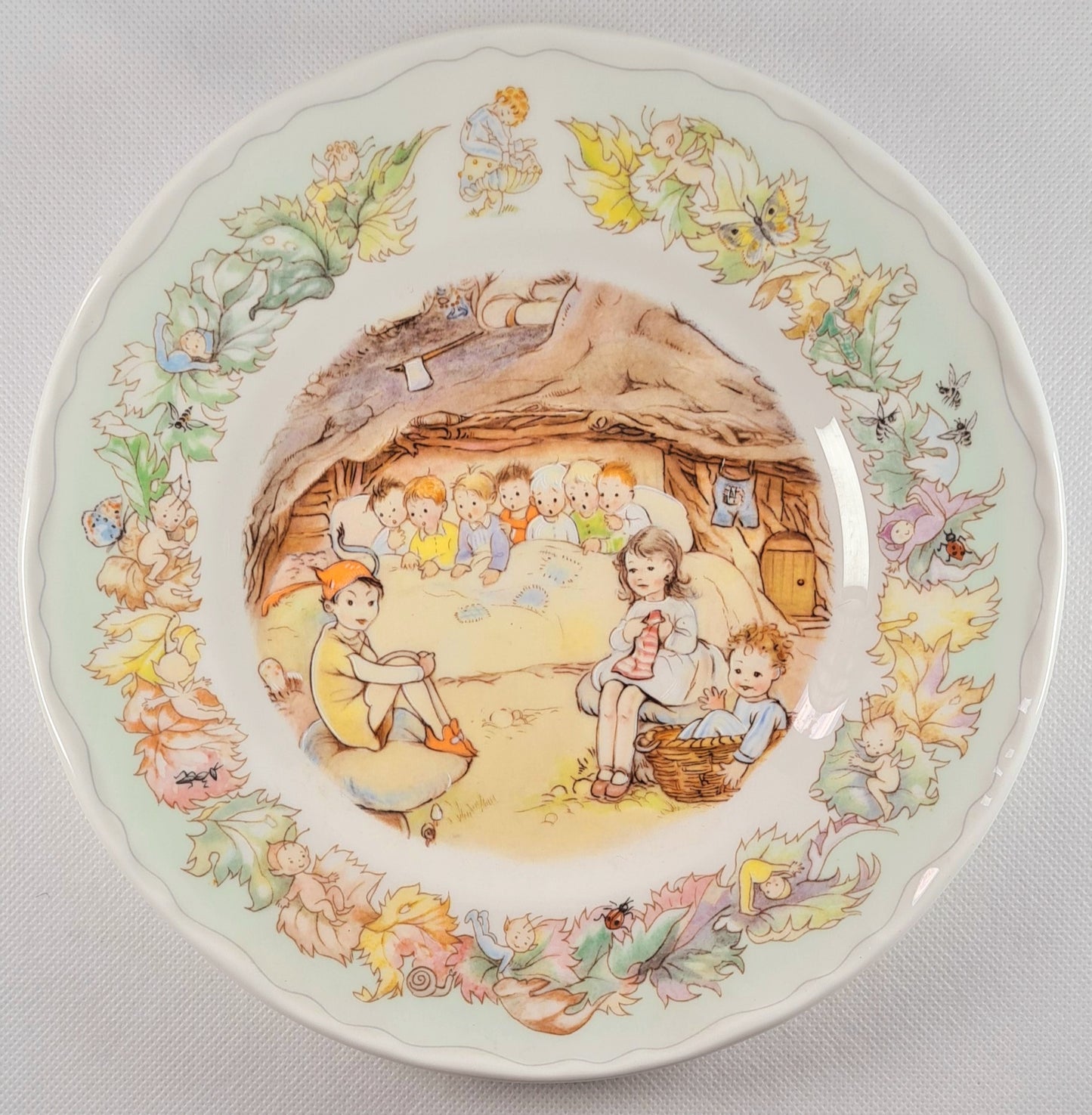 Piatto Royal Worcester - The Peter Pan Collection "The house under the ground"