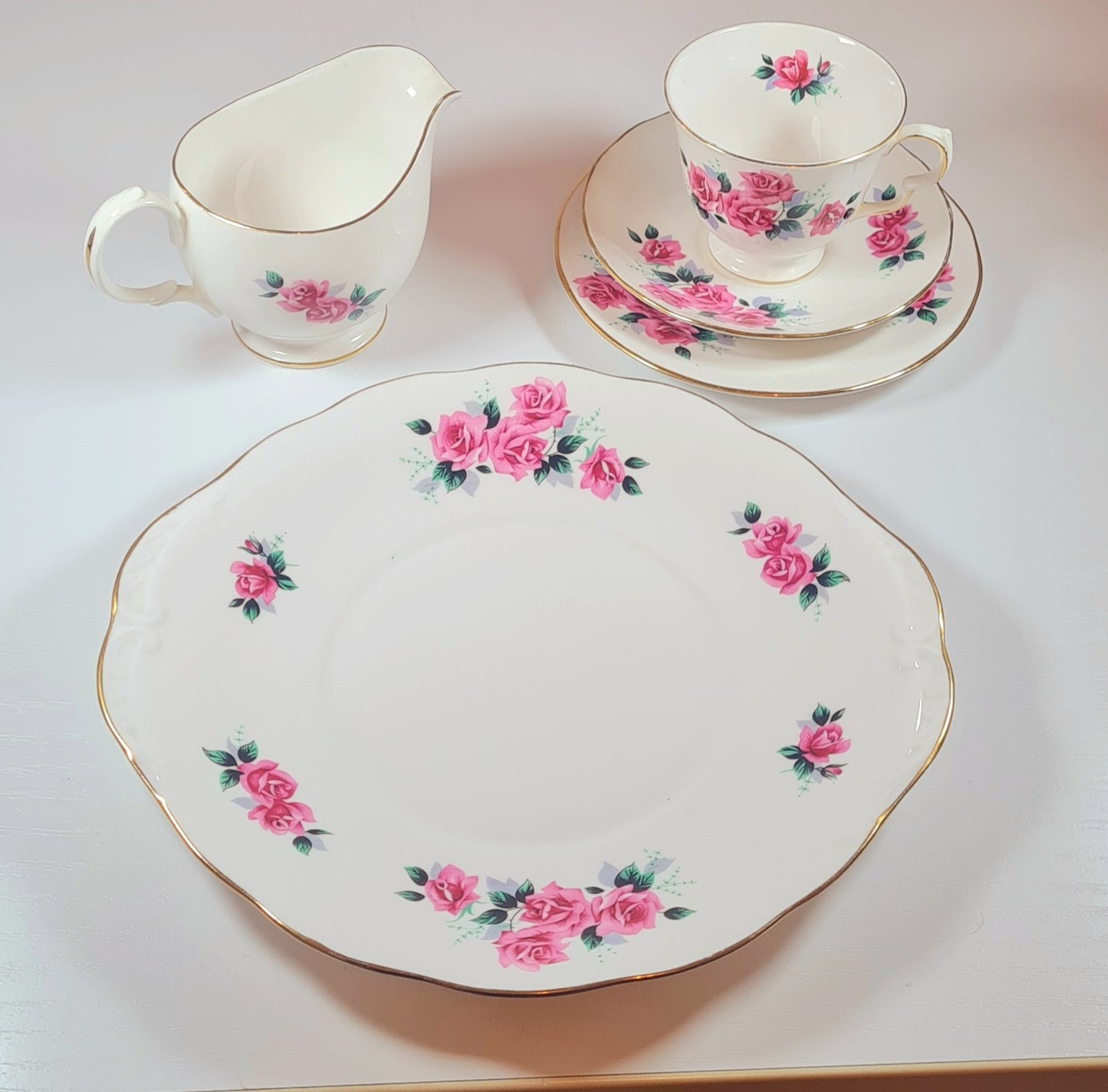 1 tea trio +  lattiera + piatto torta - Royal Osborne