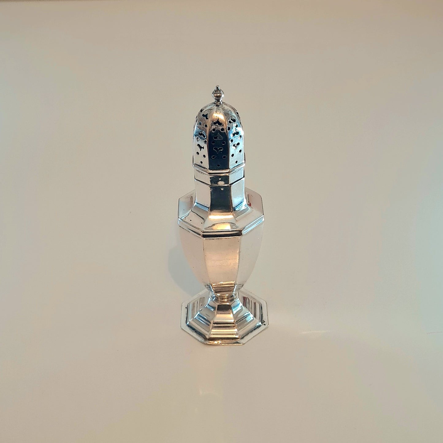 Spargizucchero/sugar shaker in Sheffield