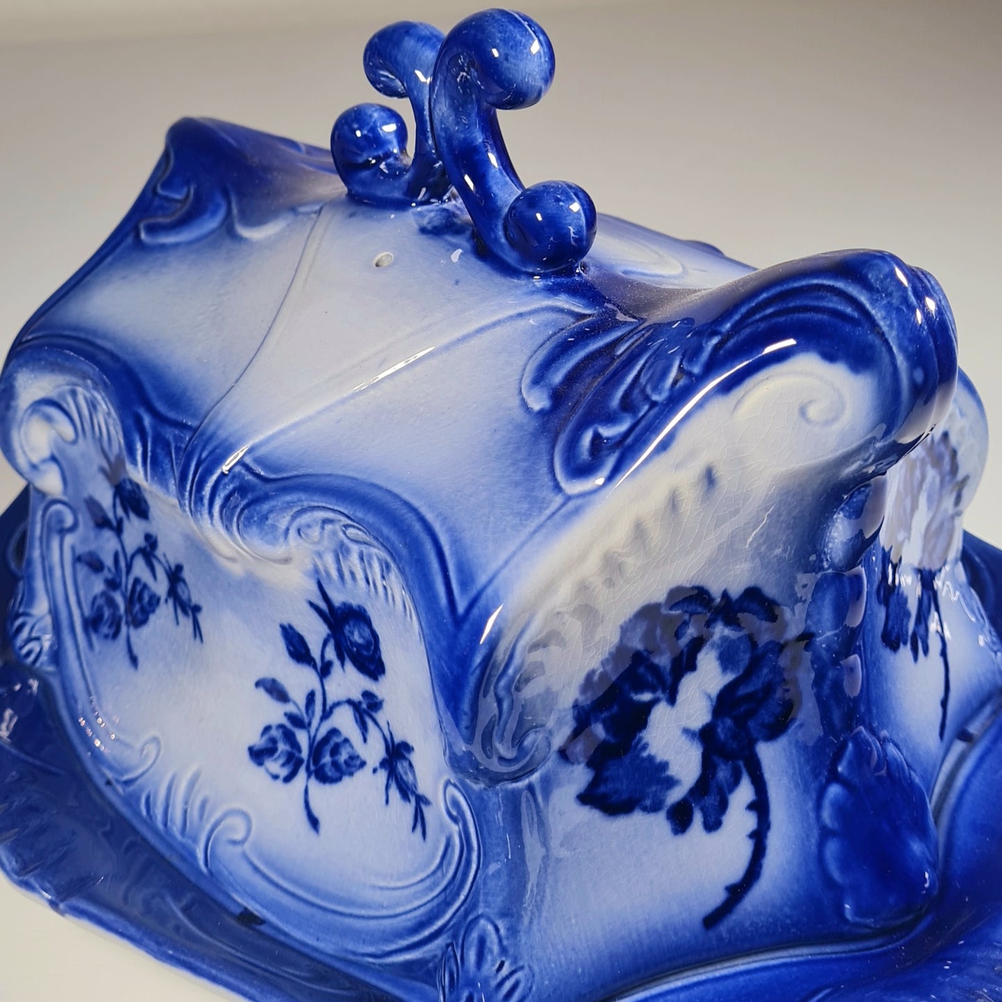 Cheese dish Victoria Staffordshire - flow blue