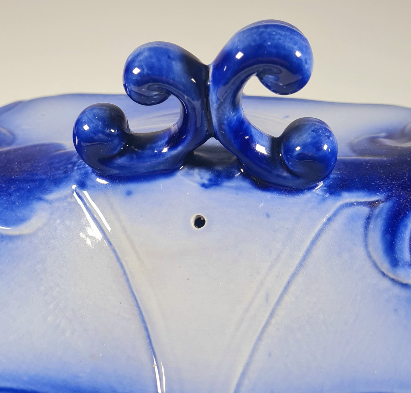 Cheese dish Victoria Staffordshire - flow blue