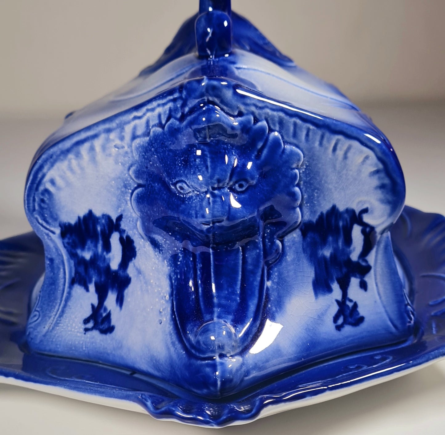 Cheese dish Victoria Staffordshire - flow blue
