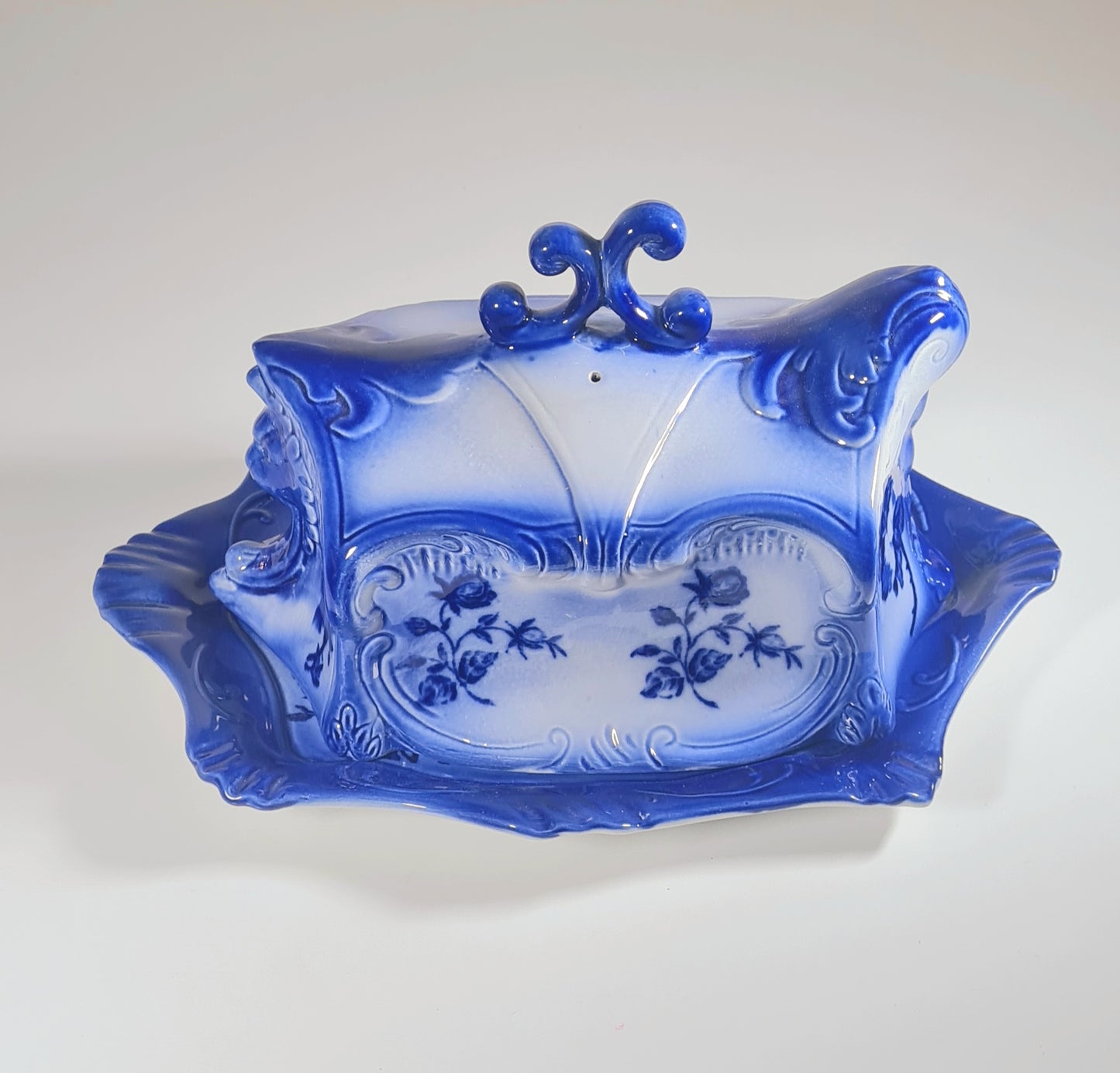 Cheese dish Victoria Staffordshire - flow blue