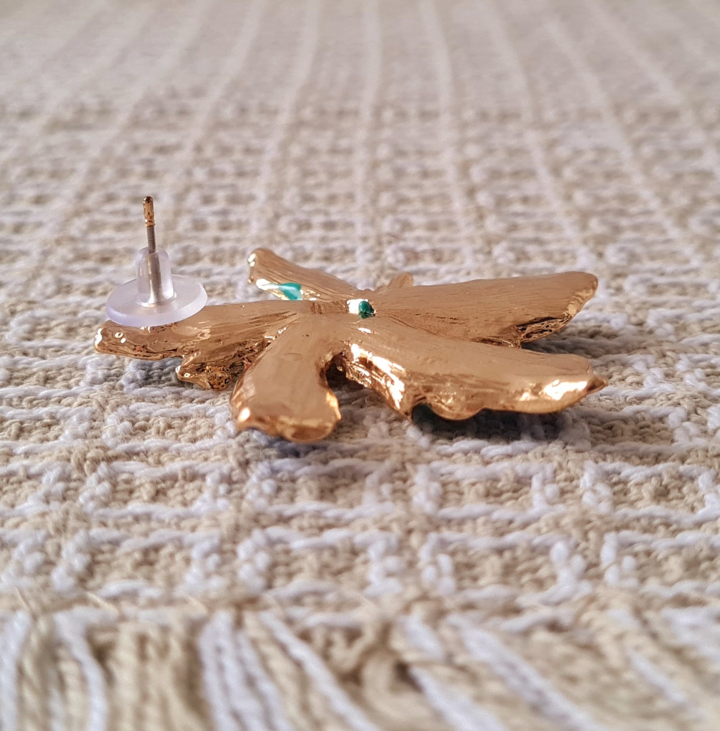 Statement earrings dorati con laccatura blu e turchese