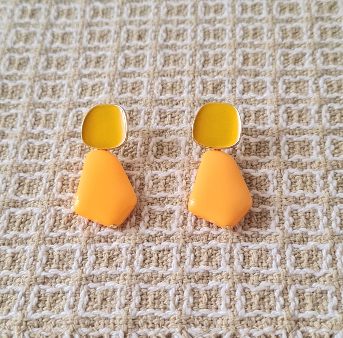 Orecchini vintage inspired - due tonalità di giallo