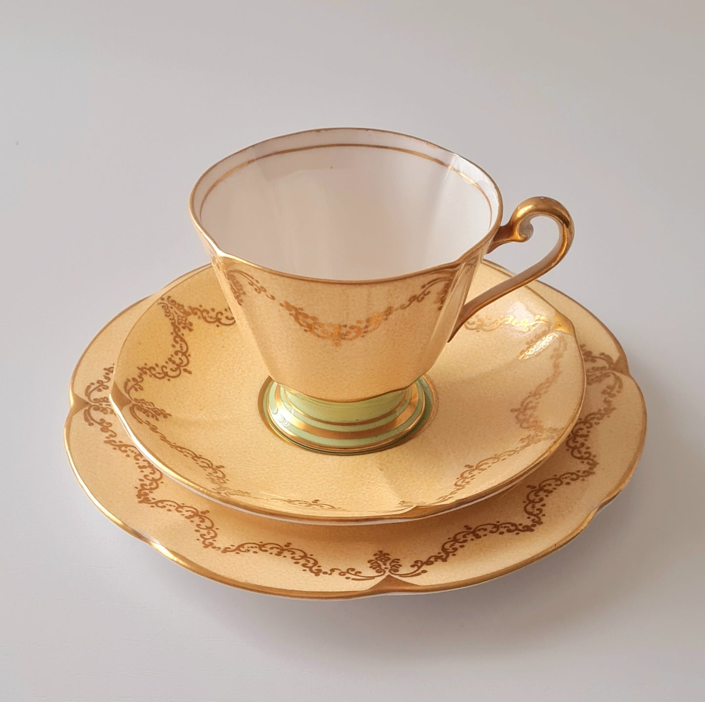 Tea trio Roslyn China 1940
