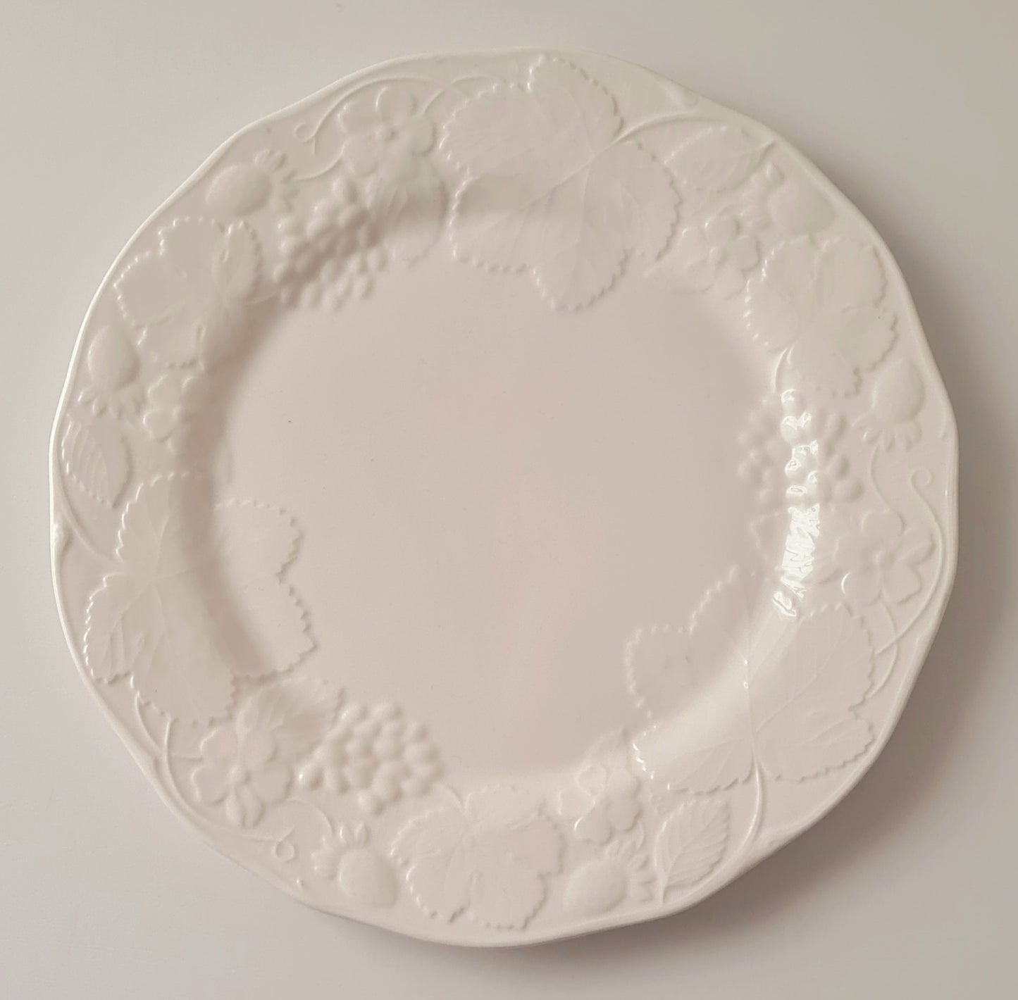 8 piatti piani Wedgwood (diam. 28,5) - "Strawberry & Vine"