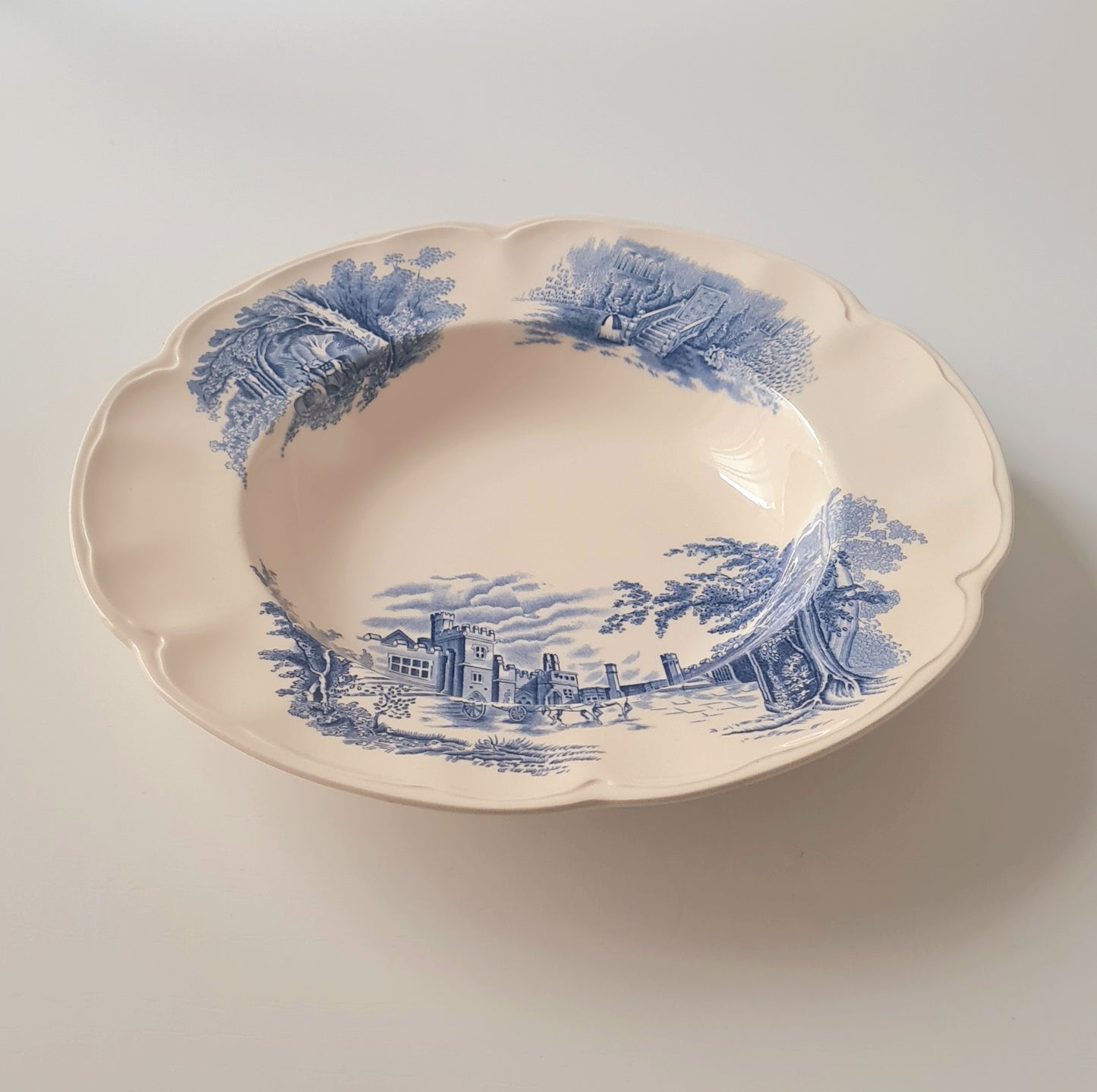 8 piatti fondi Johnson Bros - "Haddon Hall"